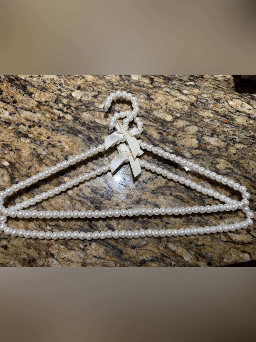 Pearl Ribbon Hangers - Picture 2 of 3